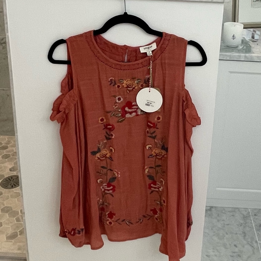 Umgee Cold Shoulder Top - Picture 2 of 3